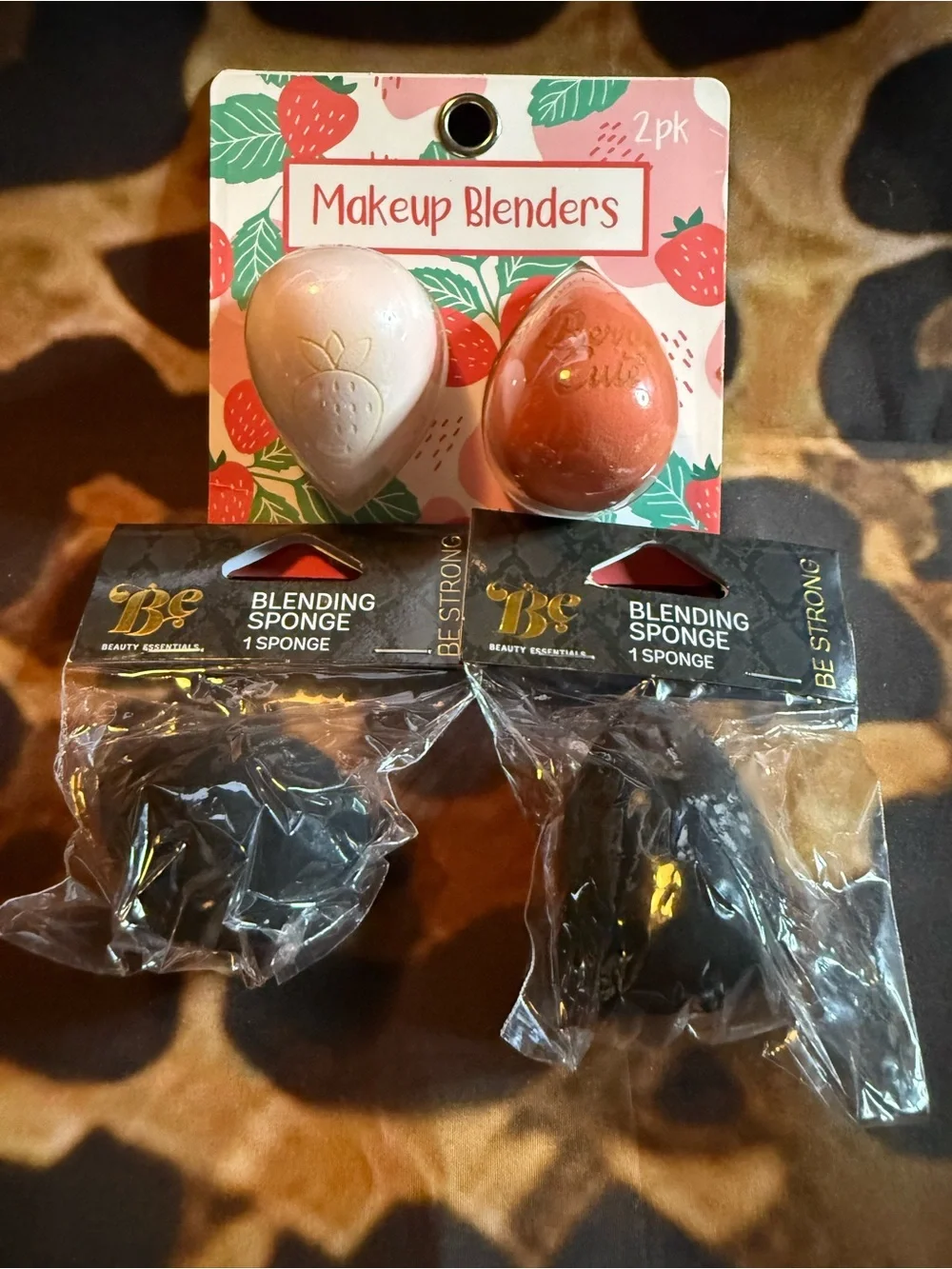 Makeup Blenders 2pk + 2 Black Blending Sponges
